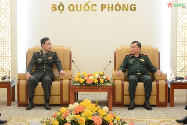 Thượng tướng Hoàng Xuân Chiến tiếp Tùy viên Quốc phòng Trung Quốc